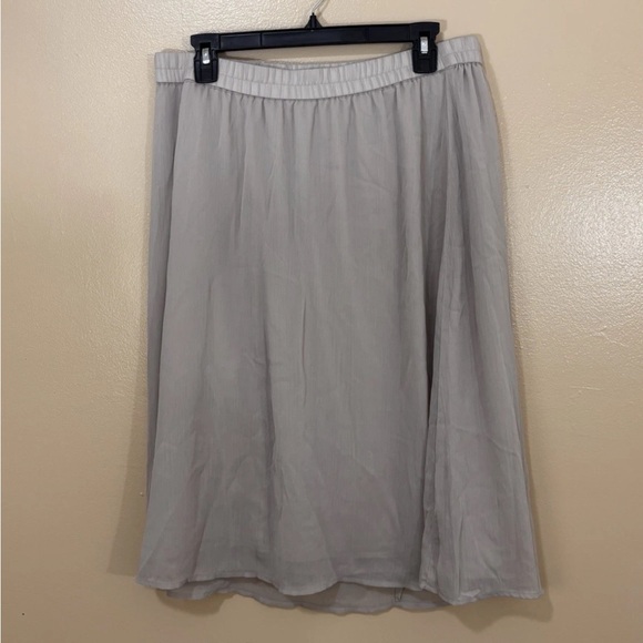 Old Navy Dresses & Skirts - Old Navy Knee Length Ruffle Cream Ivory Women’s Skirt M/10 Feminine Balletcore